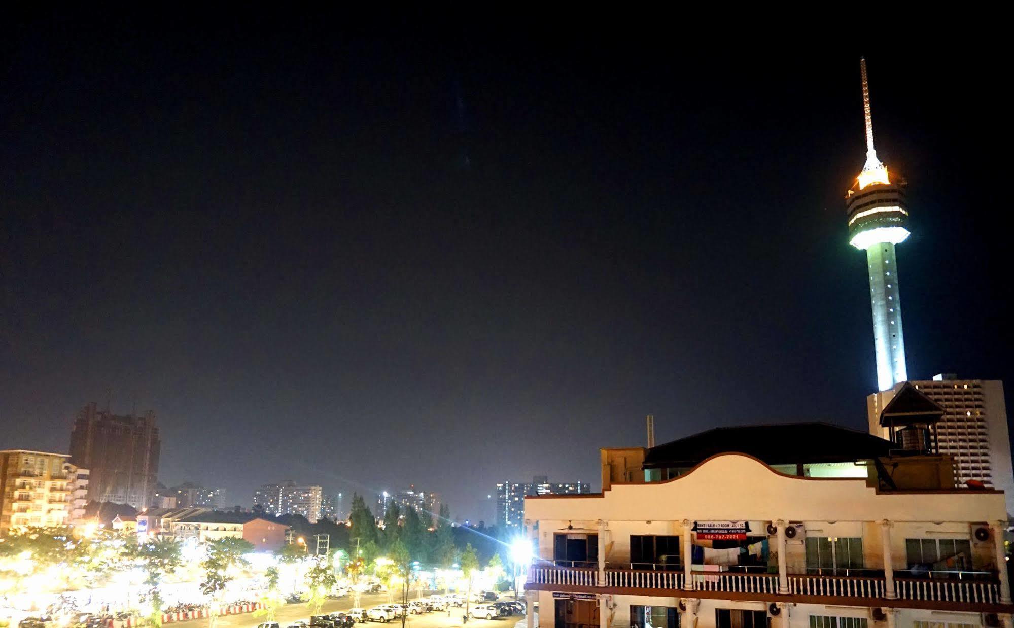 Aya Place Pattaya Buitenkant foto